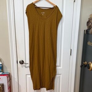 Universal thread size medium maxi dress